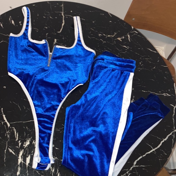 Velour 2pc - Picture 3 of 5